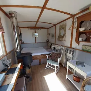 meadowbeck-shepherd-huts.yorkshirehotels.net/